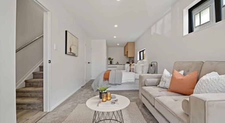 Private Self-Contained Studio in Modern Townhouse - Photo 4