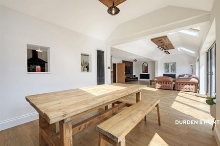 Hamlet Hill, Roydon - Photo 2