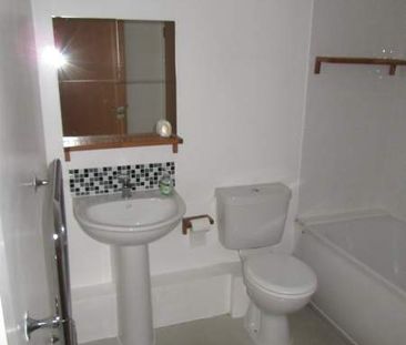 Two Bedroom Flat – Llanelli - Photo 4