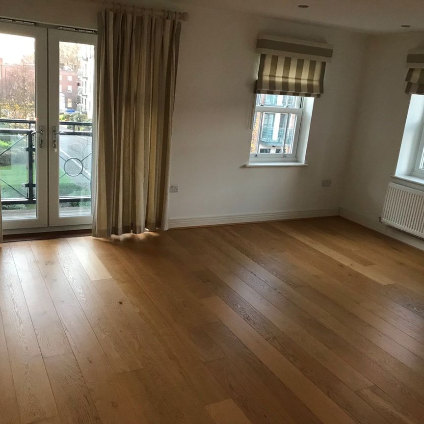 2 Bed Flat, Holford Way, SW15 - Photo 1