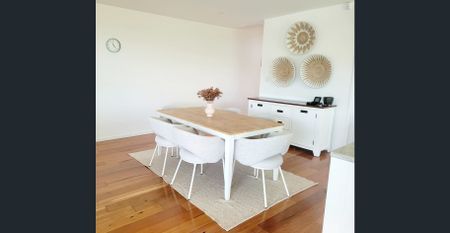 FULLY FURNISHED | 2 MONTH RENTAL ONLY | 4 BED | POOL | LAKE ACCESS - Photo 2