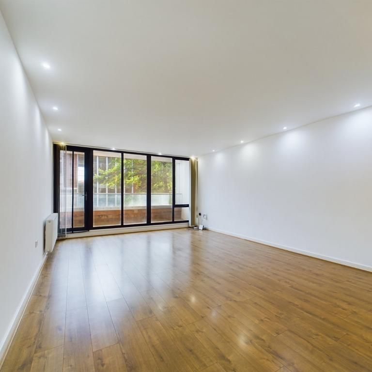 2 bedroom flat to rent - Photo 1