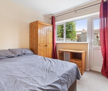 4 bedroom semi-detached house to rent - Photo 5