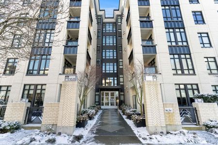 GEORGEOUS EAST VAN PENTHOUSE NEXT TO QUEEN ELIZABETH PARK - Photo 3