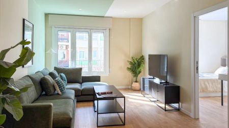 Room in a shared 6-bedroom apartment for rent in Sant Gervasi Galvany, professionals only - Photo 5