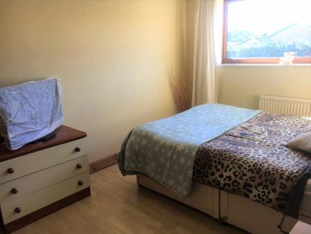 3 bedroom end of terrace house to rent - Photo 3