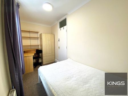 4 bedroom terraced house to rent - Photo 3
