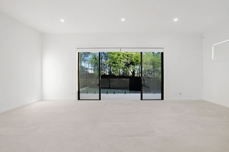 Near new, spacious four bedroom duplex backing onto a reserve - Photo 3