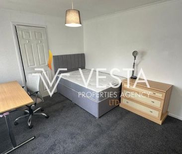 4 bedroom semi-detached house to rent - Photo 5