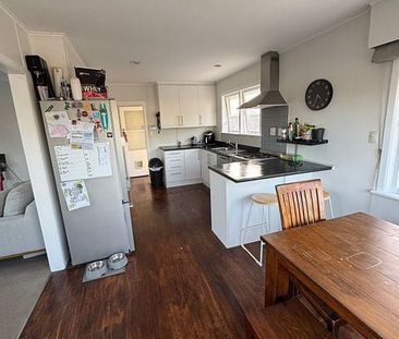 Charming 3-Bedroom Home in Hamilton East - Photo 4