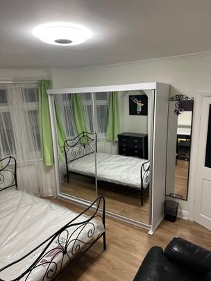 Room in a Shared House, Mount Pleasant, HA0 - Photo 1