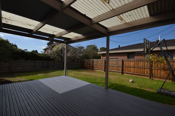 7 Acmena Ct Mill Park VIC 3082 - Photo 1