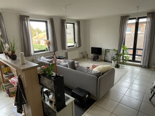 Gunstig gelegen 2 slaapkamer duplex appartement met garage. - Photo 1