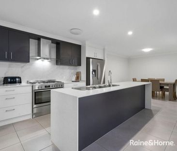 MODERN FAMILY LIVING IN BAYSIDE LOCATION - Photo 6