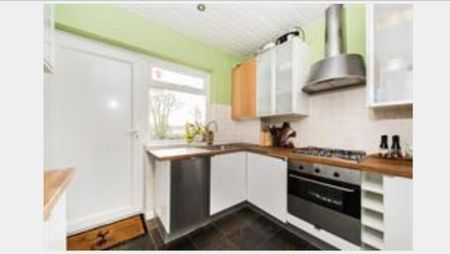 2 Bed Maisonette, Charlton Road, SE7 - Photo 4