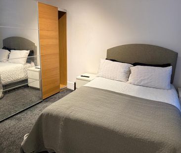 1 bedroom in a flat share to rent - Photo 5