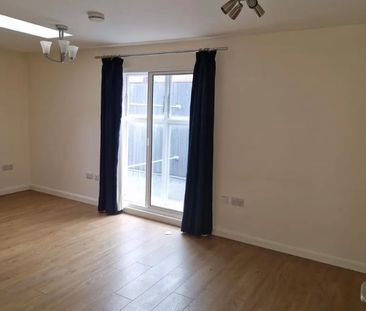 Studio Flat, Goldhawk Road, W12 - Photo 1