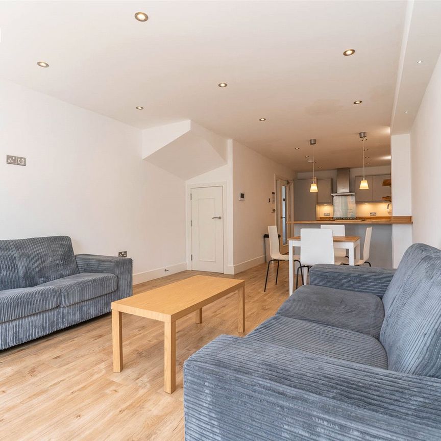 4 bedroom terraced house to rent - Photo 1