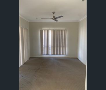 Modern Family Living in Glen Eden Estate - Photo 2