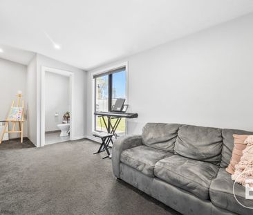 STYLISH, SECURE & SET TO IMPRESS FOUR BEDROOM HOME - Photo 2