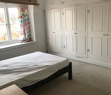 2 Bed Flat, Erpingham Road, SW15 - Photo 4