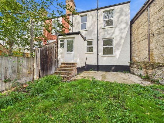 Sunnycroft Road, London, SE25 - Photo 1