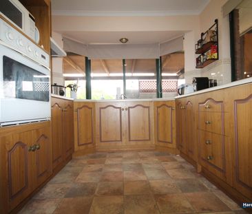 3 Bedroom 2 Bathroom Home in Perfect Location - Photo 4