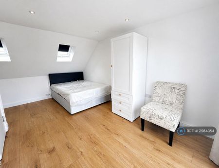 1 bedroom in a house share to rent - Photo 3