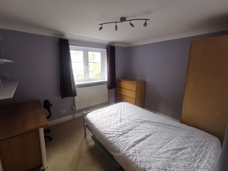 4 bedroom end of terrace house to rent - Photo 5