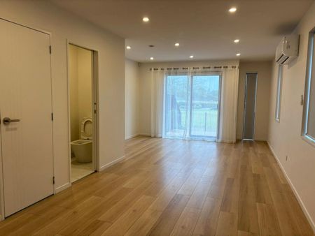 Modern 3-Bedroom Townhouse Backing onto Park - ... - Photo 5