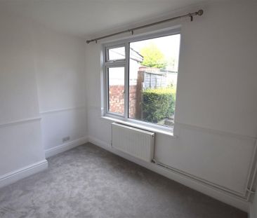 3 bedroom house - end terrace to rent - Photo 2