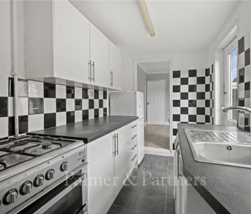 2 bedroom end of terrace house to rent - Photo 2