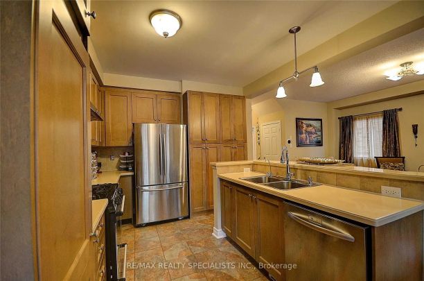 Detached Home For Lease | W9033084 - Photo 1