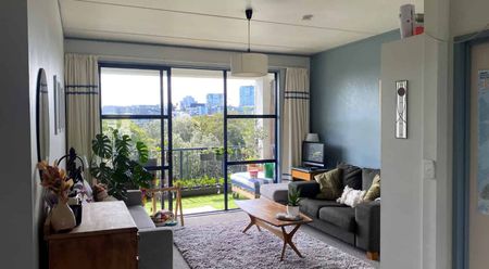 Huge 92sqm two bedroom apartment, with parking - Photo 2