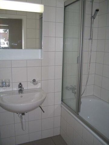 Helle Dachwohnung mit Balkon - Photo 2