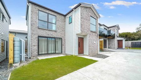 Modern 4BR Family Home in Blockhouse Bay - Photo 4