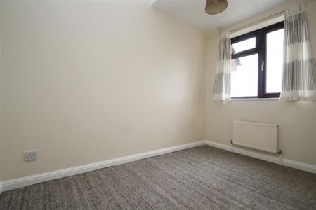 Mylne Close, High Wycombe - Photo 2