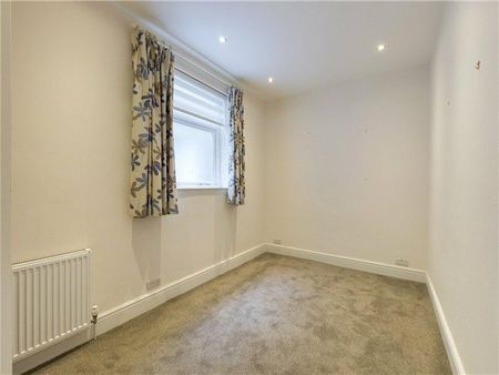3 bedroom maisonette to rent - Photo 2