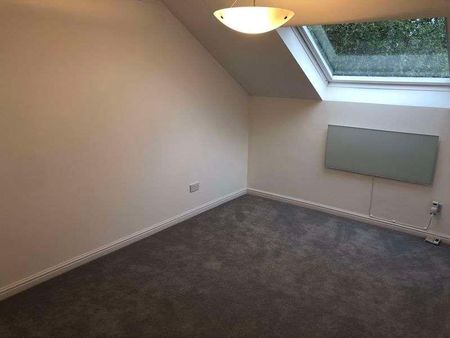 Ronald Court, Oakwood Road, Bricket Wood, St. Albans, Hertfordshire, AL2 - Photo 2