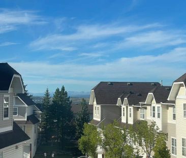 OCTOBER FREE - Family Friendly home by C-Train — 2 Bedrooms Townhouse - Photo 1