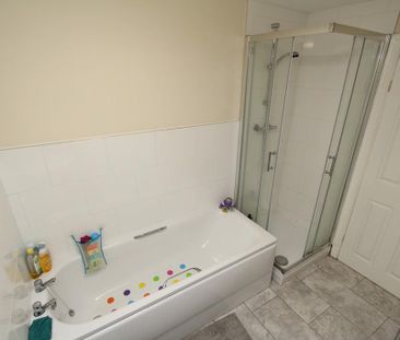 4 bedroom detached house to rent - Photo 6