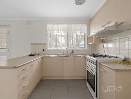 3 BEDROOM FAMILY HOME - Photo 5