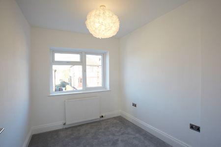 3 Bed Semi-Detached House, Hart Hill Drive, M5 - Photo 2