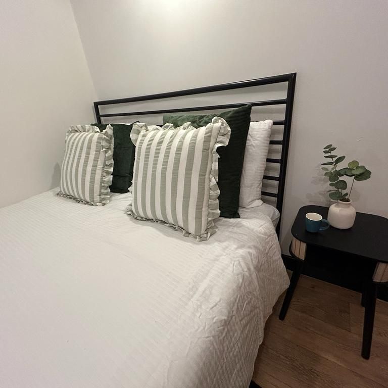 1 bedroom in a flat share to rent - Photo 1