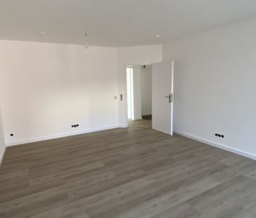 Renovierte 3 ZKB Wohnung mit Loggia direkt im Gütersloher Zentrum - Photo 1