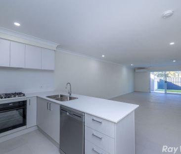 BEAUTIFUL BRAND NEW 3 BEDROOM VILLA!! - Photo 6
