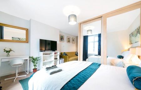 Studio Flat, Streatham High Road, SW16 - Photo 2