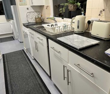 Room 4: 15 Sycamore Road, Guildford, GU1 1HJ - Photo 6