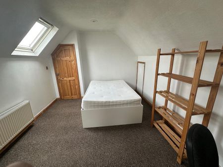 4 bedroom semi-detached house to rent - Photo 5