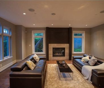West Vancouver Ambleside Luxury 3-Level Home 5br 7ba for Rent (Ambl... - Photo 2